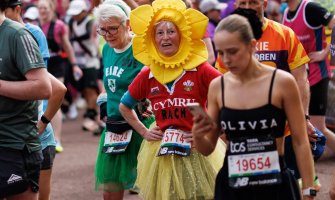 Zanimljivi kostimi trkača na Londonskom maratonu, u istoriju ušao tinejdžer s Downovim sindromom