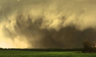Više desetina tornada pogodilo centralni dio SAD-a