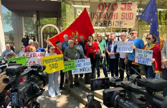 LP: Ustavni sud spava zimskim snom, proglašenje slave za dan opštine neustavno