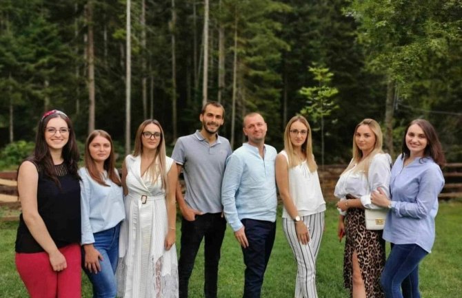 Devetoro djece iz rožajske porodice Honsić za životni poziv izabralo medicinu: Ponosni osmijeh naših roditelja znak da smo uspjeli