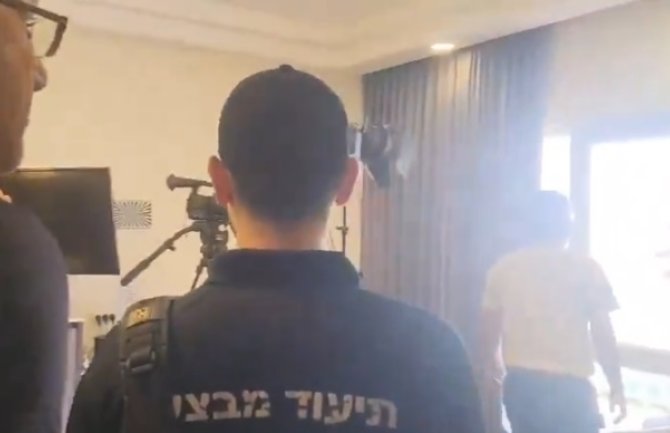 Izraelska policija upala u Al Jazeerin ured dok organizacija za zaštitu prava osuđuju odluku vlade