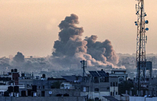 Izrael zračno napada Rafah dok poziva na evakuaciju iz tog područja