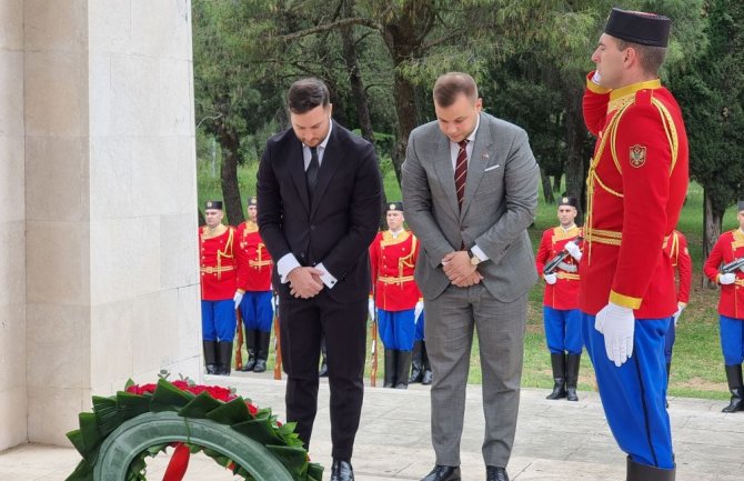 Položen vijenac na Spomenik Partizanu borcu na Gorici