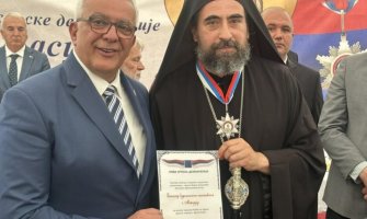 Mandić odlikovao Metodija za njegovu predanu borbu za prava srpskog naroda u Crnoj Gori