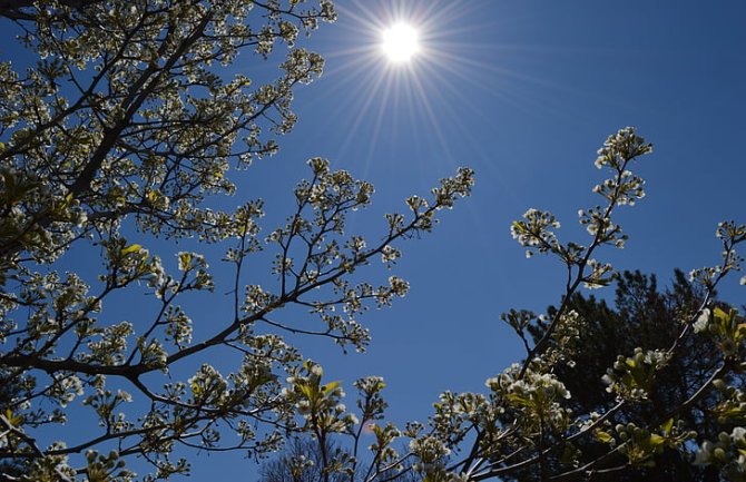 U Crnoj Gori sjutra će biti pretežno sunčano i toplo, temperatura do 26 stepeni.
