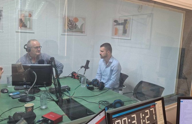 Borančić o Rezoluciji: Crna Gora uspjela da odoli pritiscima, rezultati glasanja mogli biti bolji; Kovačević: Knežević neće uskratiti podršku Vladi, a kamoli Mandić