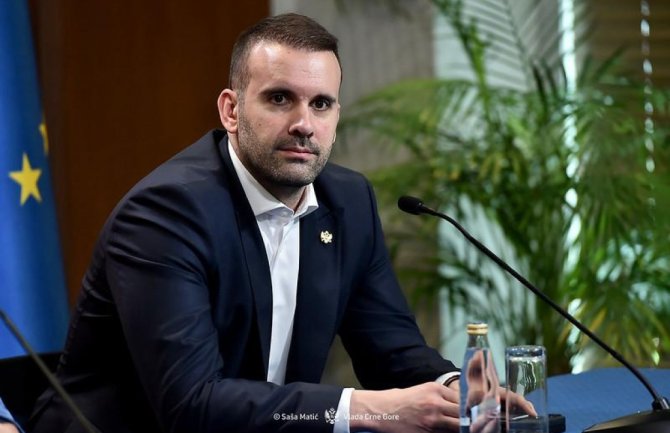 Ministarstvo kulture i medija i kabinet premijera ratuju saopštenjima zbog medijskih zakona