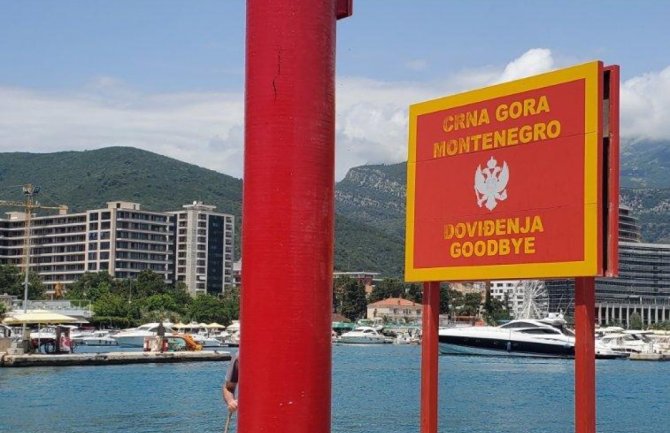 UPSUL: Postavljen novi svetionik u Luci Budva