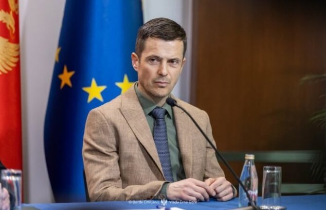 Mujović: Može biti još raspada sistema