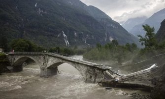 Poplave i klizišta u Švajcarskoj i sjevernoj Italiji: Poginule najmanje četiri osobe