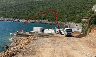 Herceg Novi: Opština i Morsko dobro ne znaju ko betonira more u Dobroj Luci