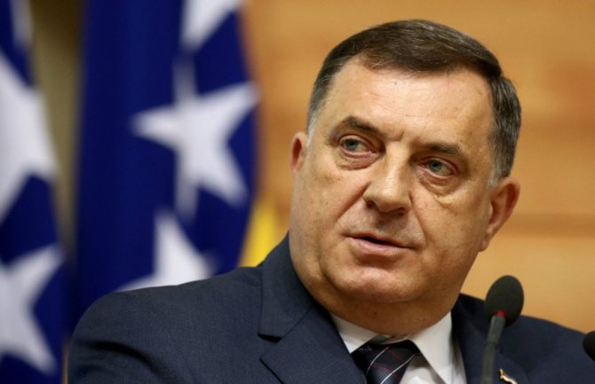 Ambasada SAD optužila Dodika da manipuliše državnim fondovima
