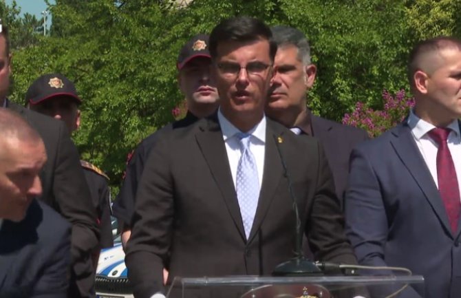  Brđanin tokom presa priskočio u pomoć koleginici u nevolji