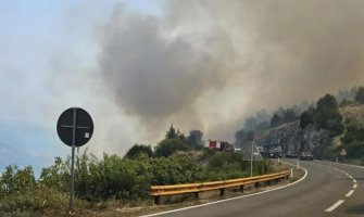 Više požara na području Nikšića, bile ugrožene i kuće