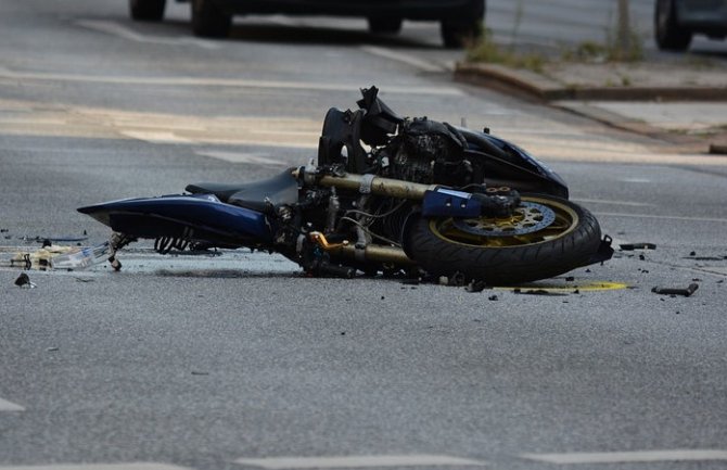 Motociklista povrijeđen u nezgodi u Sutomoru