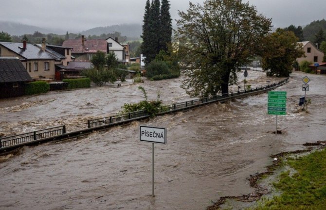 Vremenske nepogode širom Evrope: U Rumuniji petoro mrtvih, evakuacije u Češkoj, u Poljskoj ,,najgore tek dolazi”