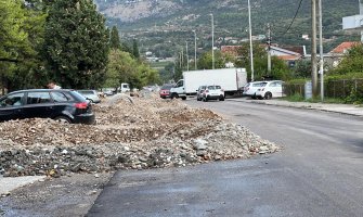 Iskopi blokirali pola saobraćajnice u Orjenskoj ulici