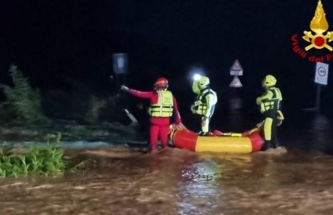  Poplave u Toskani: Nestale beba i baka, potraga za stranim turistima