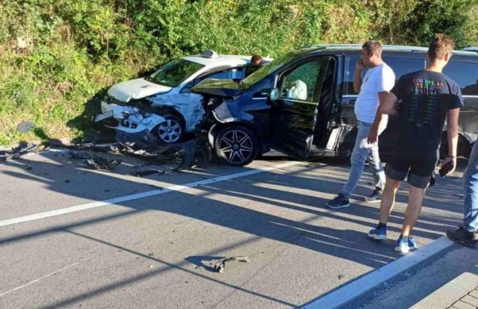 Saobraćajna nezgoda na putu Risan-Kotor: Jedna osoba povrijeđena