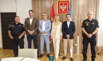 Raičević sa najboljim policijskim službenicima u 2024. godini: Njihov trud svakodnevno doprinosi kvalitetu života u Baru